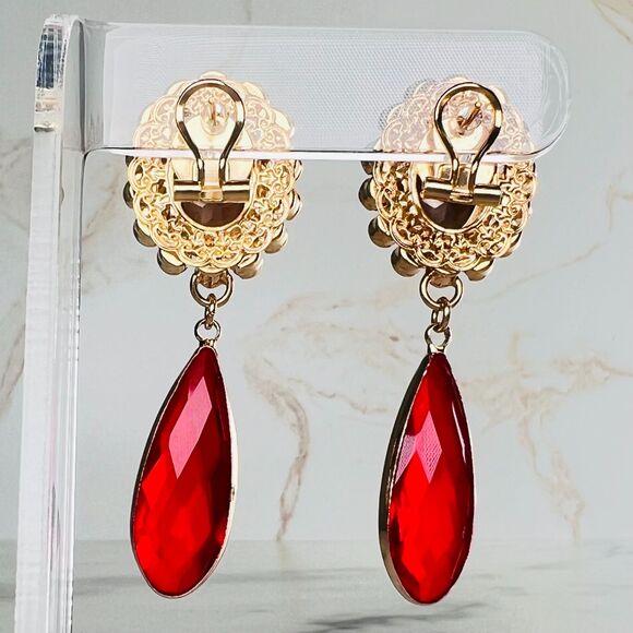 REVOLVE Anton Heunis Stud Clip Oval & Drop Earrings in Pink Red Amethyst Crystal - Picture 4 of 7